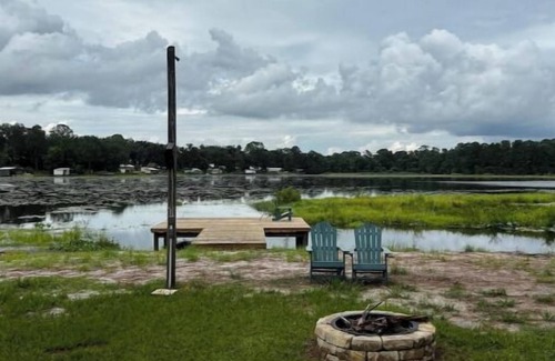 Interlachen House | Welcome to Dock Holiday!