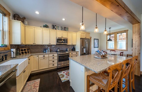Chelan House | Welcome to Driftwood Cottage at The Lookout at Lake Chelan