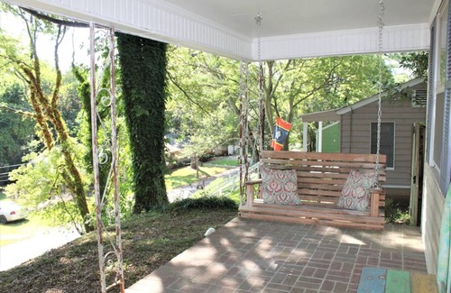 Columbus House | Welcome to Hilltop Cottage!