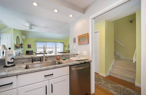 Petoskey Condo | Welcome to Little Traverse Bay View, where the amenities are endless
