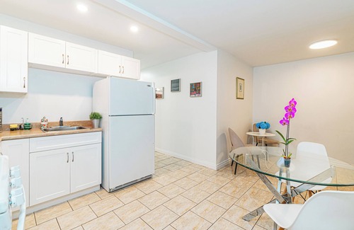 Burnaby House | Welcome to Main floor 2 Bedrooms Suite B &10 minutes walk from Metrotown Mall