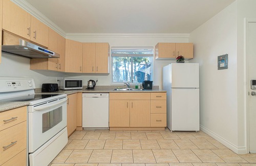 Burnaby House | Welcome to Main floor 2 Bedrooms Suite A &10 minute walk from Metrotown Mall