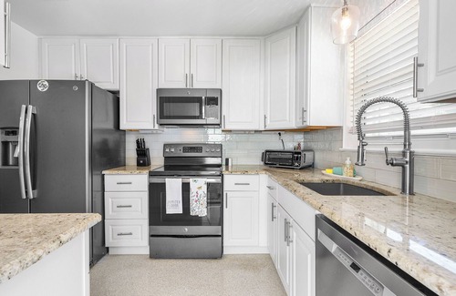 Riverside House | Welcome to Manatee Inn, a charming and cozy getaway located in Jupiter,Fl