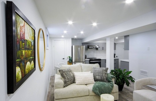Brantford House | Welcome to our cozy abode! Your home away from home.