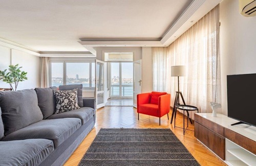 Inegeul Apartment | Welcome to our peaceful bright centrally-located home in the heart of Uskudar