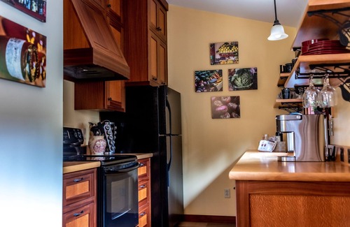 Adelma Beach Cottage | Welcome to our Romantic Country Getaway nestled on a treed 10 acres.