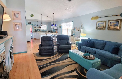 Long Beach Cottage | Welcome to Snapper Cottage! Pet friendly, shaded fenced yard, 2 bath, sleeps 7