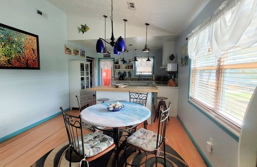 Long Beach Cottage | Welcome to Snapper Cottage! Pet friendly, shaded fenced yard, 2 bath, sleeps 7