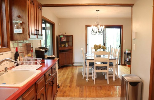 Bushkill House | *Welcome to Snow Lodge*