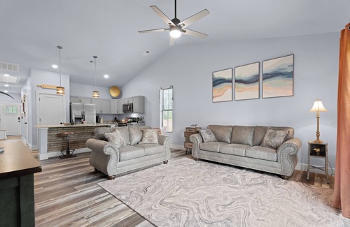 Moore House | Welcome to Sunset Haven at Lake Bowen. This is a new 3bed 2bth Pet Friendly home