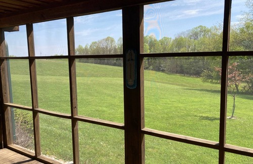 Mt Lookout House | Welcome to The Bee Glade! A 4BR Cabin in the New River Gorge!