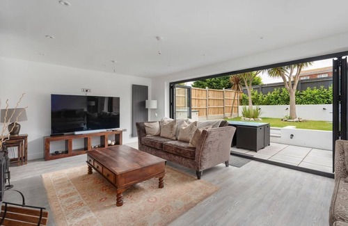 Seasalter House | Welcome to The Beach Hut a short stroll from the private beach in Seasalter.