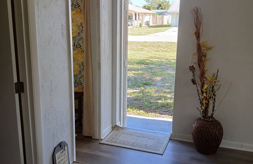 Englewood House | Welcome to the Beachcomber, Charming Master bedroom in pleasant Englewood, Fl