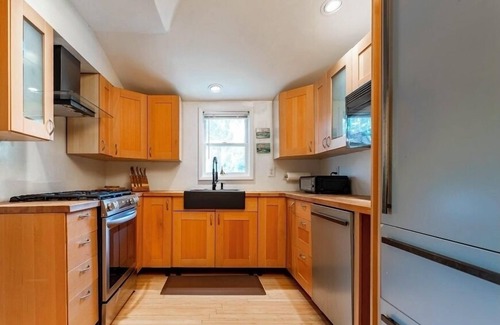 New Paltz House | Welcome to The Boathouse! Waterfront/Boats/Hot tub