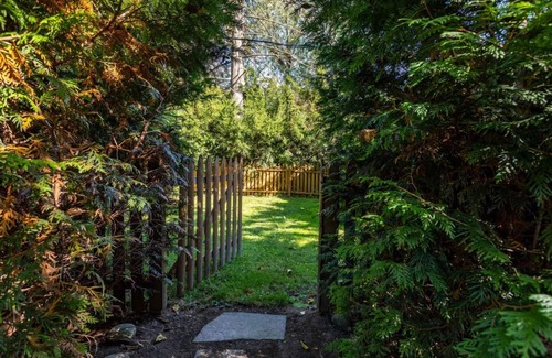 New Paltz House | Welcome to The Boathouse! Waterfront/Boats/Hot tub