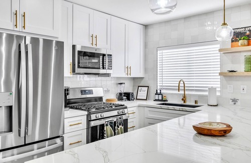 Highland Hills House | Welcome to the Groovy Getaway, a fully renovated 3 bedroom 2 bathroom home!