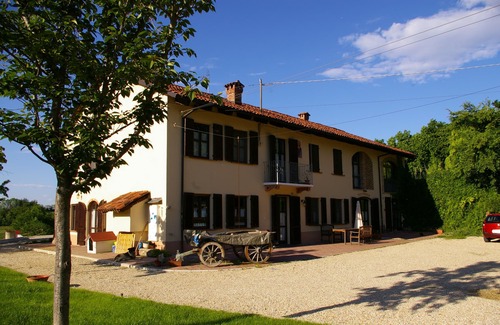 Cantarana Apartment | Welcome to the stunning landscape of Asti, in the heart of Piedmont.