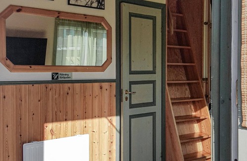 Stavsjo House | Welcome to this charming cottage on the lake!