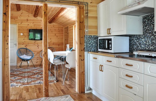 Kil House | Welcome to this white pearl on Norra Ringstadtjärnen lake.