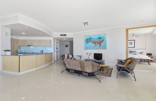 Currumbin Apartment | Welcome to Waves Absolute Beachfront Beach Apartment.