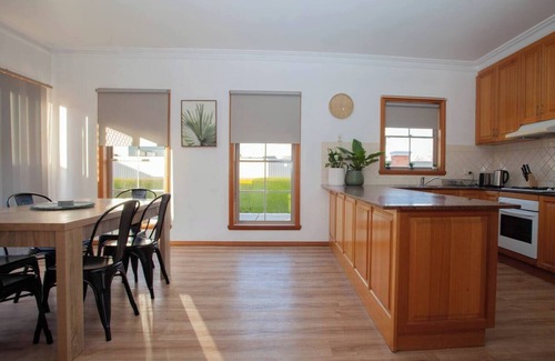 Horsham House | Welcome to your home away from home, perfectly located across from Wimmera Hospital in Horsham