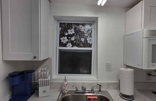 Tampa Apartment | Welcome to your perfect getaway! This fully furnished retreat features a spacio