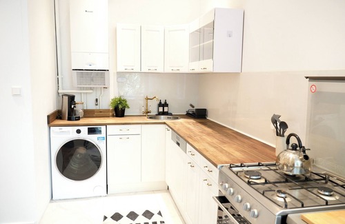 Charlottenburg Apartment | Welcome to your stylish retreat on the Spree!