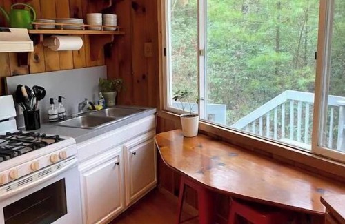 Cuddebackville House | Welcome to your twelve-sided getaway!