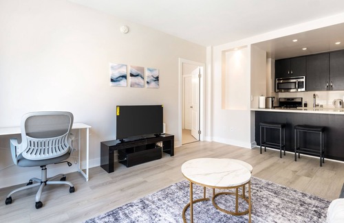 Lower Nob Hill Apartment | Welcoming 1 bedroom apartment with fitness room in marvelous San Francisco