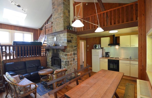Hatrival Cottage | Welcoming Cottage in Hatrival with Terrace