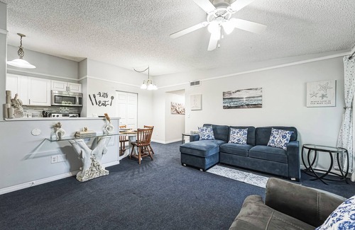 Lake Frederica Condo | Welcoming Cozy 2BR/2BA Condo Near Downtown Orlando & Attractions with Pool