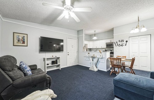 Lake Frederica Condo | Welcoming Cozy 2BR/2BA Condo Near Downtown Orlando & Attractions with Pool