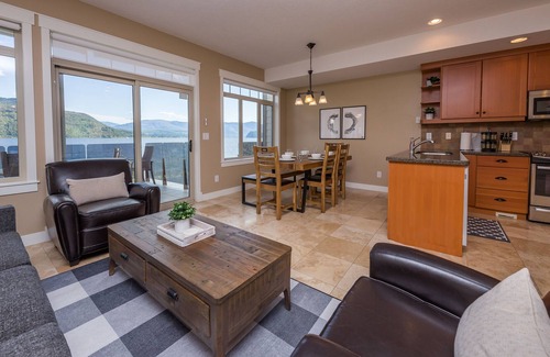 Celista Condo | Welcoming family-friendly lake front condo on the beautiful, sunny Shuswap Lake.