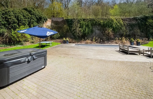 Dison House | Welcoming holiday home in Dison with private pool