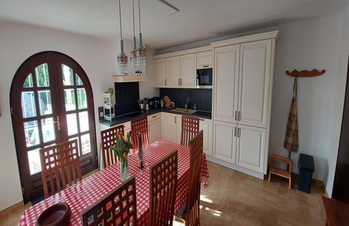 Nemesgulacs House | Welcoming holiday home near lake