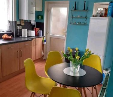 Thornton Heath House | Welcoming Home Close to Transport Links