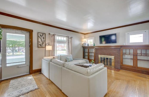 Boardman House | Welcoming Home in Youngstown with Private Backyard!