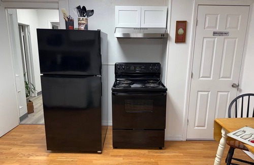 Neosho Apartment | Welcoming & large, cozy apartment, front door parking, 1 minute walk to downtown