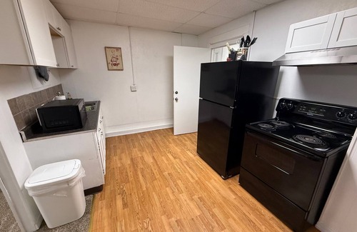 Neosho Apartment | Welcoming & large, cozy apartment, front door parking, 1 minute walk to downtown
