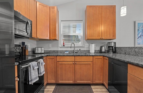 Salem House | Welcoming, Quiet 2-Level Home in Keizer Exurbs