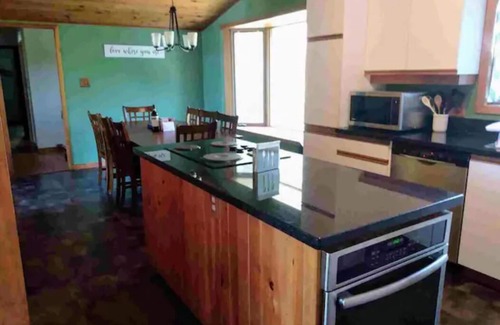 Tiny House | Welcoming Tiny ON cottage, close to the beach