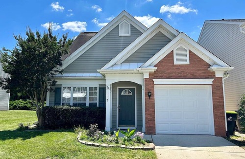 Morrisville House | Welcoming townhome with AC in Morrisville - 3 bedrooms