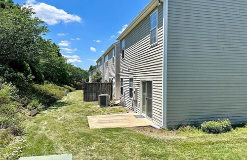 Morrisville House | Welcoming townhome with AC in Morrisville - 3 bedrooms