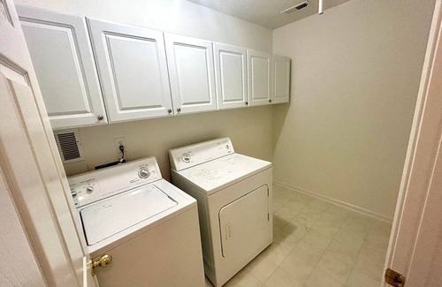 Morrisville House | Welcoming townhome with AC in Morrisville - 3 bedrooms