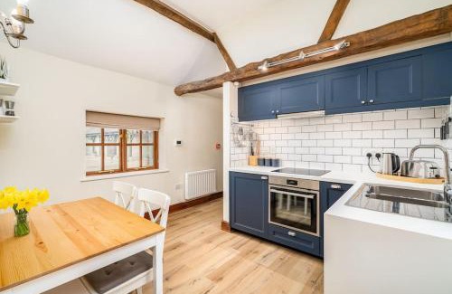 Chackmore Apartment | Well Cottage - Compact & Cosy!