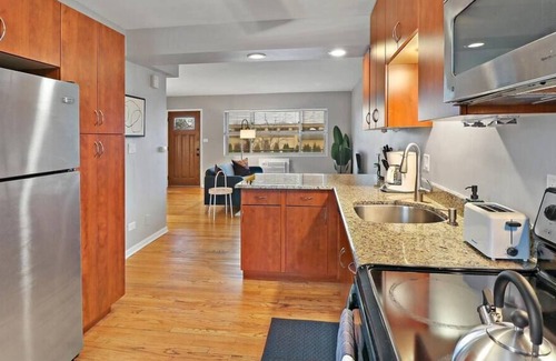 Arlington Heights Apartment | Well-Designed 1BR Apartment