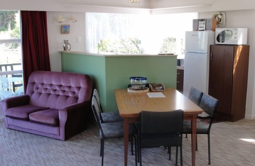 Hokio Beach House | Well-equipped, spacious classic kiwi bach across from beach