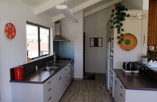 Motueka House | Well equipped, thoughtfully prepared and walking distance to town.