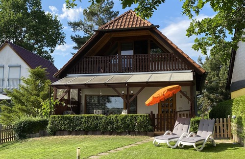 Muritz House | Well-kept vacation home, unobstructed lake view/view of the countryside, 90 m to Fleesensee