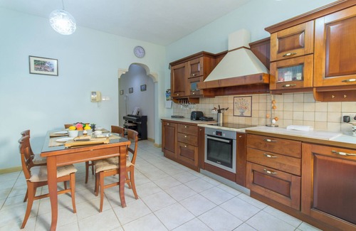 Madliena House | Well Located Townhouse & Courtyard Kalka